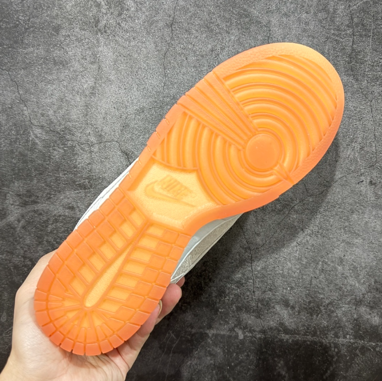 New VT Dunk Low NIKE