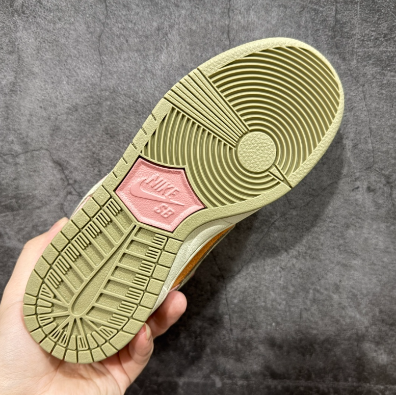 New VT Dunk Low NIKE