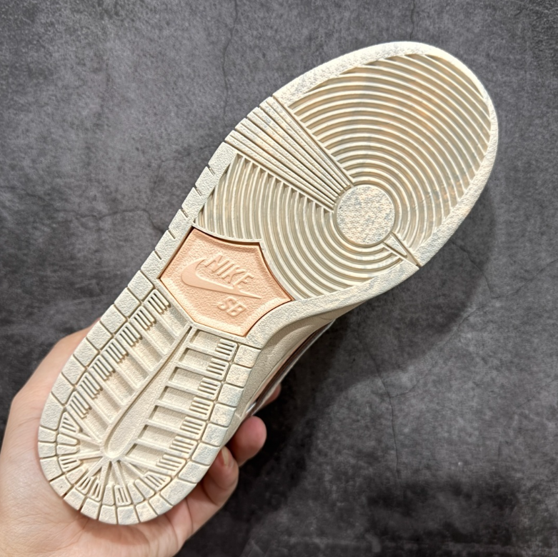 New VT Dunk Low NIKE