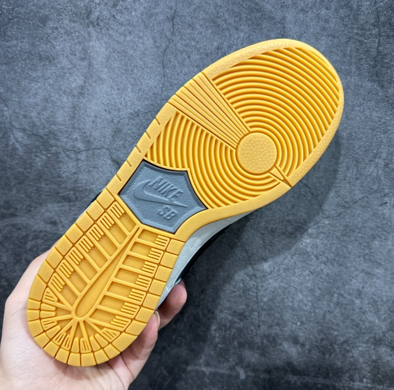 New VT Dunk Low NIKE