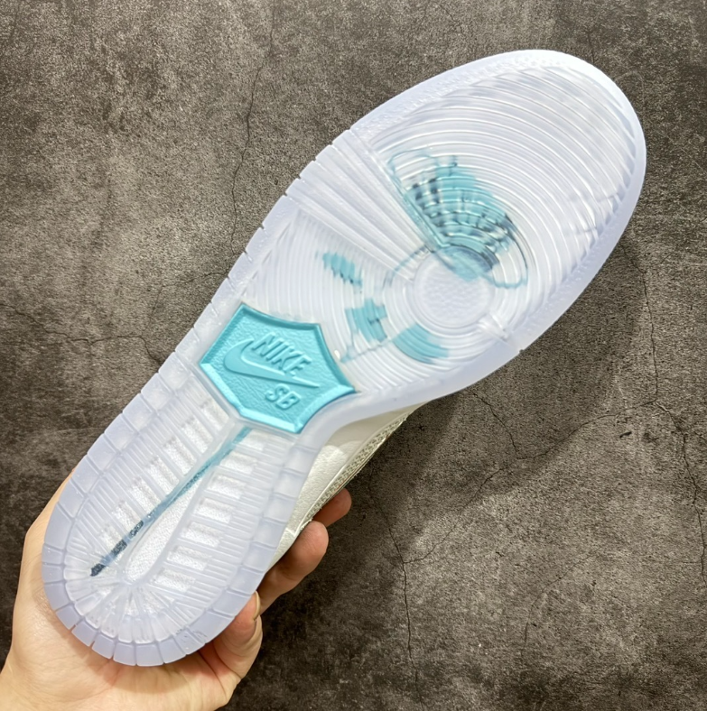 New VT Dunk Low NIKE