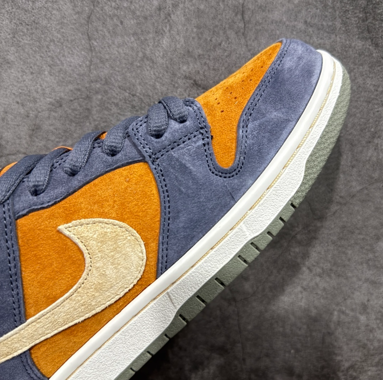 New VT Dunk Low NIKE