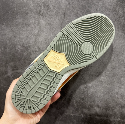 New VT Dunk Low NIKE