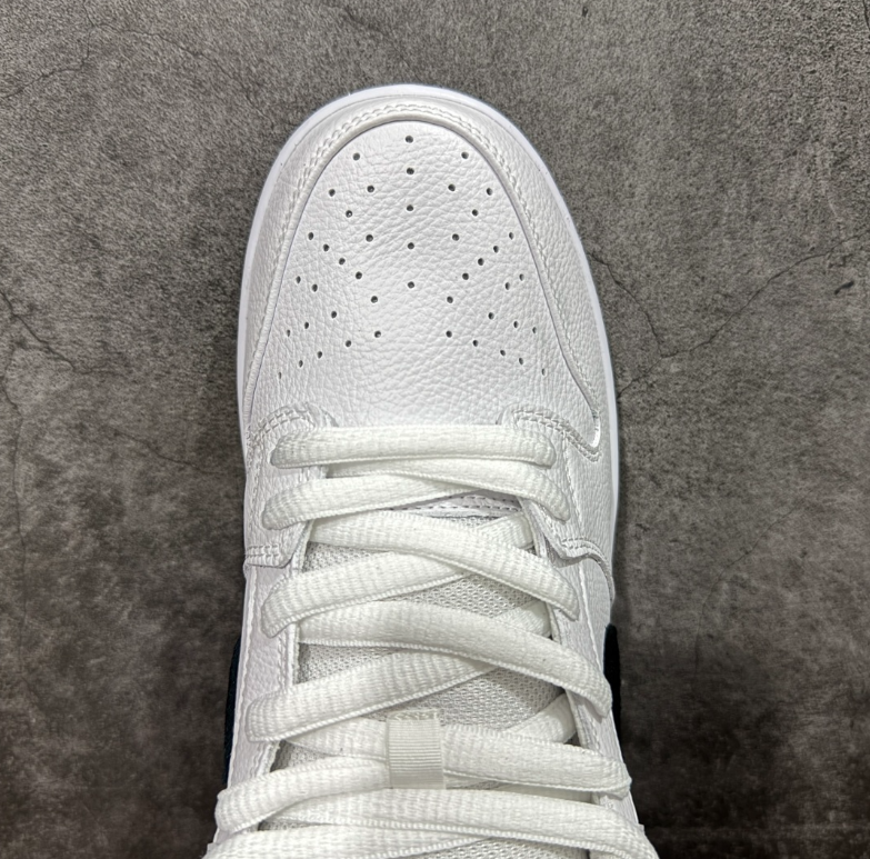 New VT Dunk Low NIKE