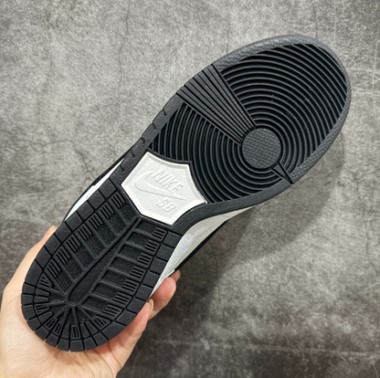 New VT Dunk Low NIKE