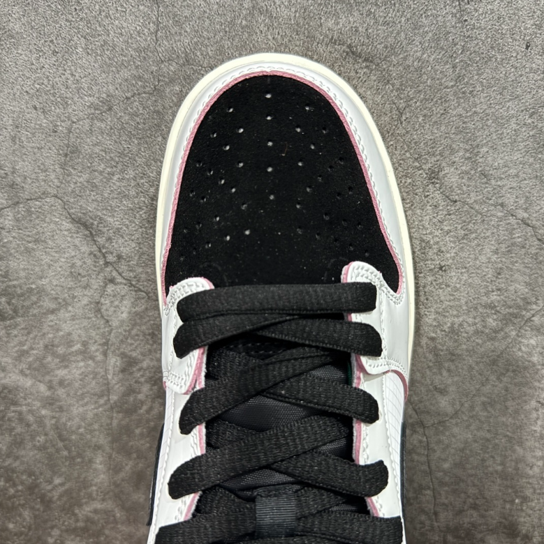 New VT Dunk Low NIKE