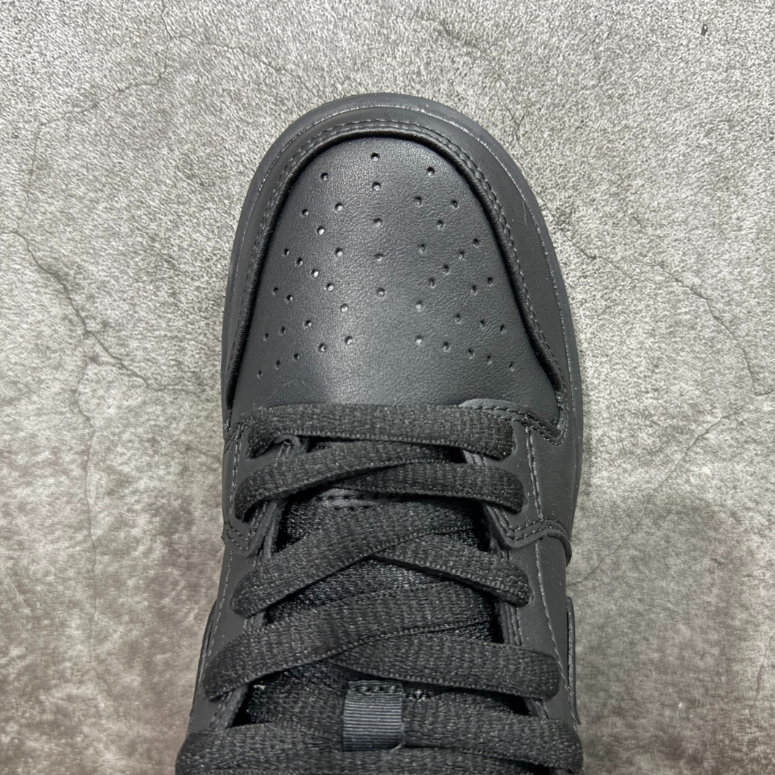 New VT Dunk Low NIKE