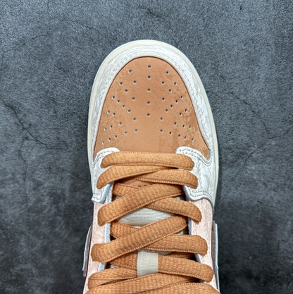 New VT Dunk Low NIKE