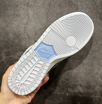 New VT Dunk Low NIKE