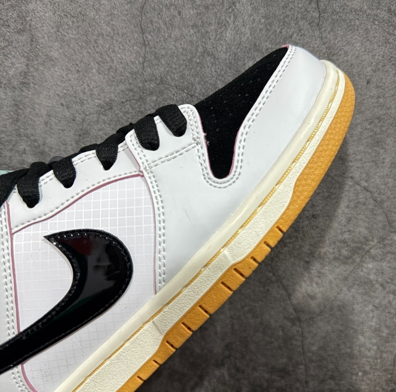 New VT Dunk Low NIKE