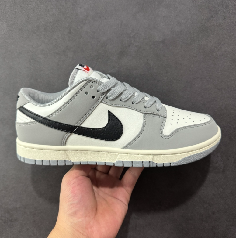 New VT Dunk Low NIKE