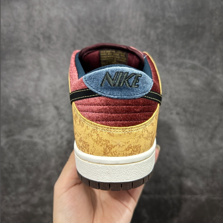 New VT Dunk Low NIKE