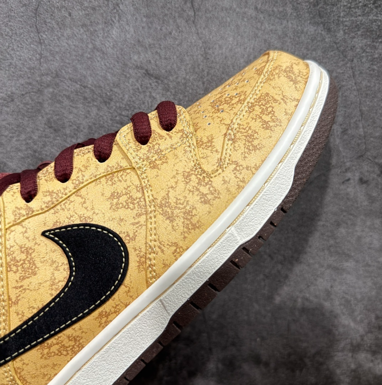 New VT Dunk Low NIKE