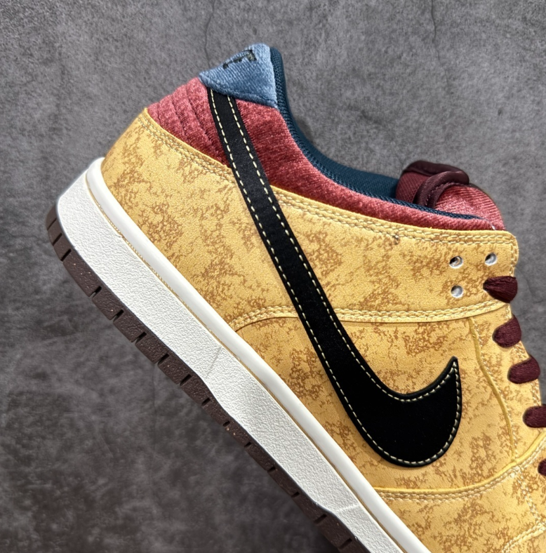 New VT Dunk Low NIKE