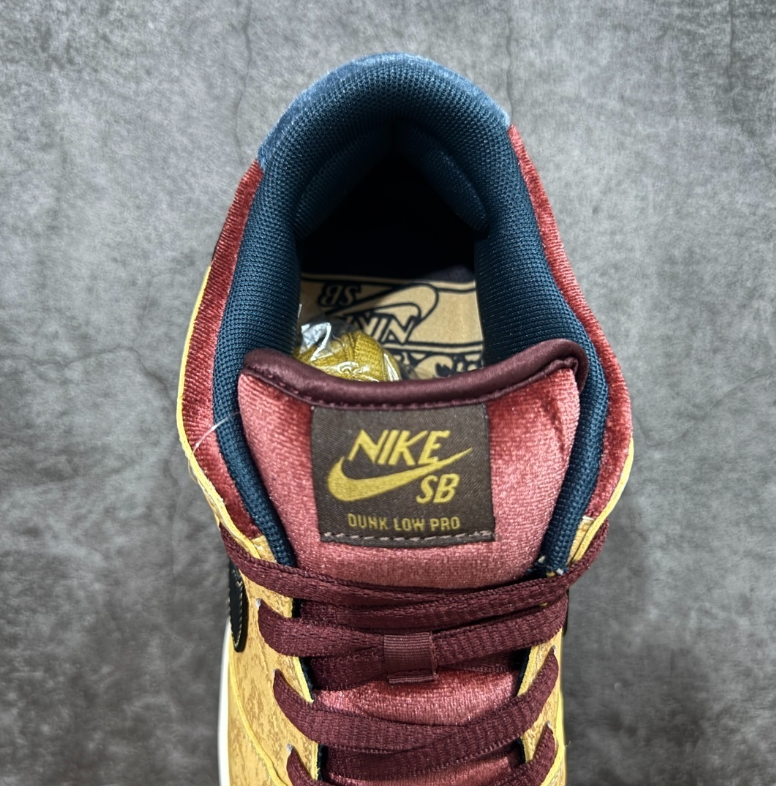 New VT Dunk Low NIKE