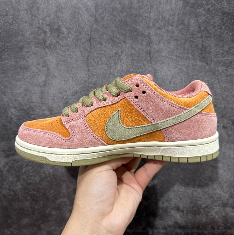New VT Dunk Low NIKE