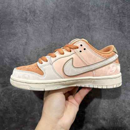 New VT Dunk Low NIKE