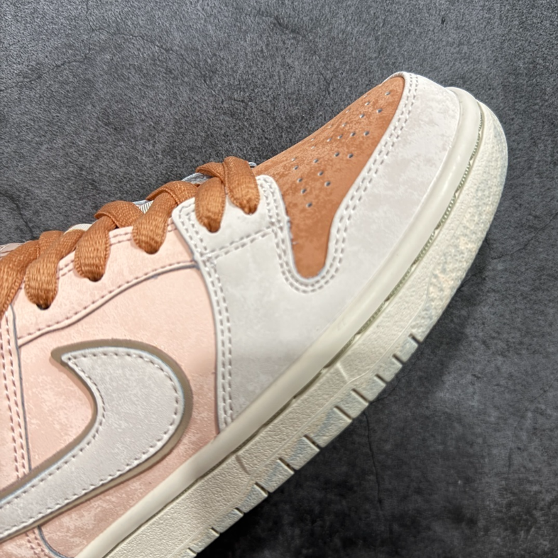 New VT Dunk Low NIKE