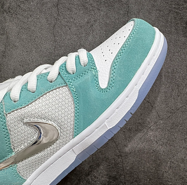 New VT Dunk Low NIKE