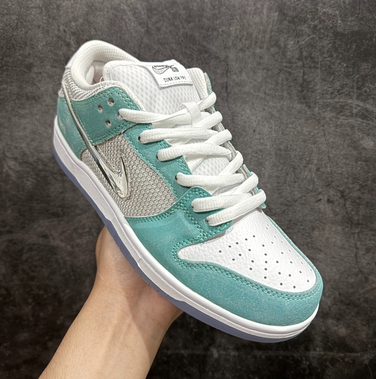 New VT Dunk Low NIKE