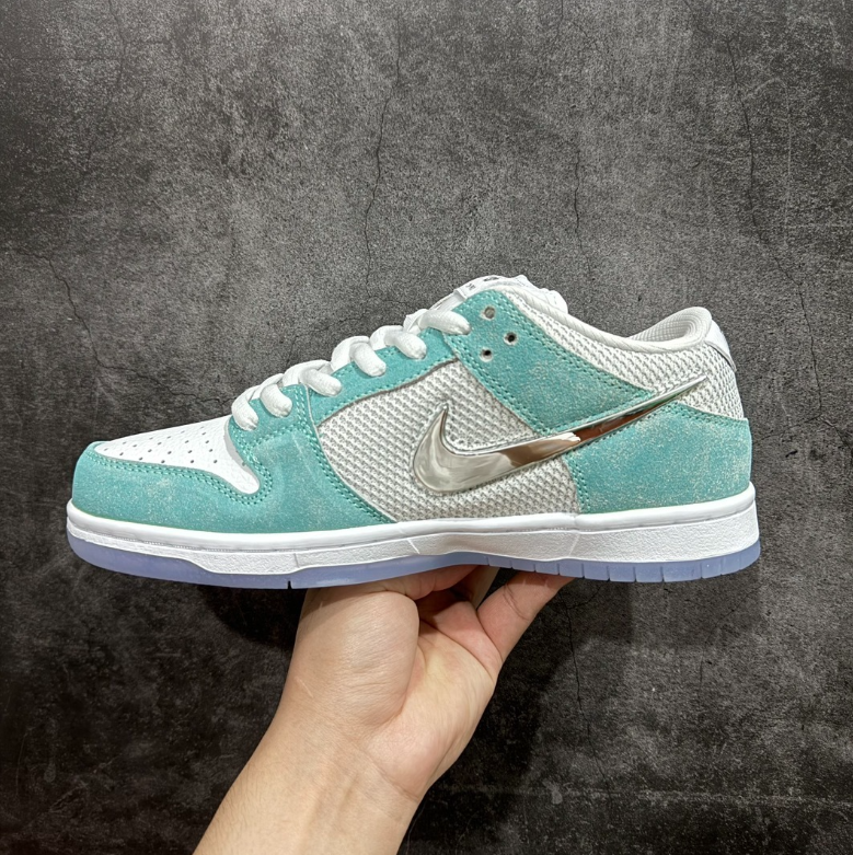 New VT Dunk Low NIKE