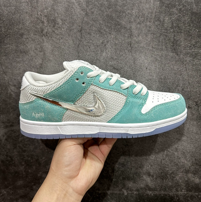 New VT Dunk Low NIKE