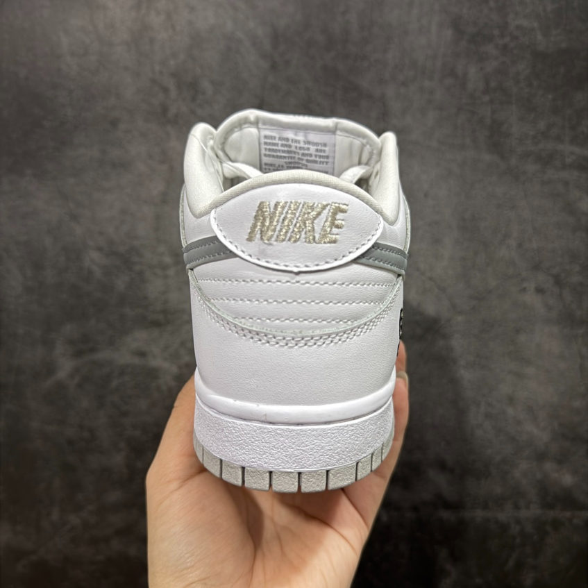 Nike SB Dunk Low Supreme 94 White Metallic Silver